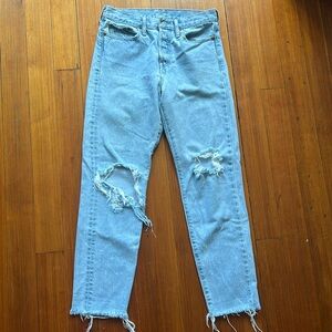 Ripped Light Wash Levi’s
